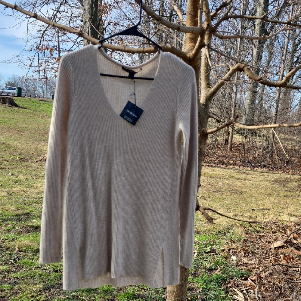Saks Fifth Avenue Beige Ribbed V-Neck Sweater Tunic. 100% Cashmere